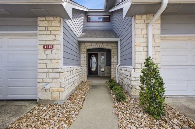 1215 Canyon Creek Circle, College Station, TX 77840