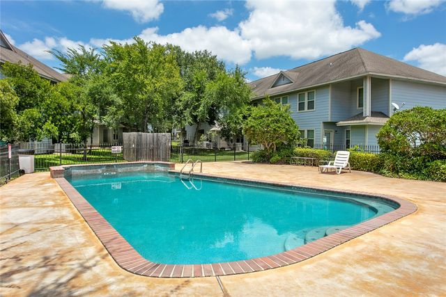 1215 Canyon Creek Circle, College Station, TX 77840