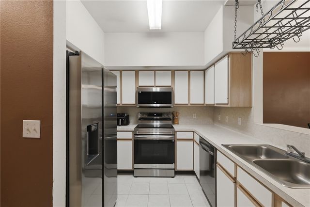 1215 Canyon Creek Circle, College Station, TX 77840