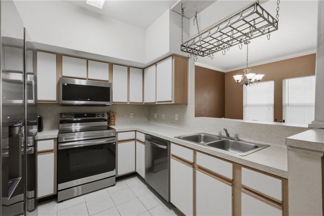 1215 Canyon Creek Circle, College Station, TX 77840