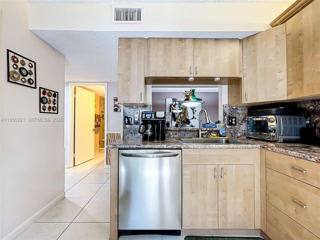 15451 Pembridge Dr 214, Delray Beach, FL 33484