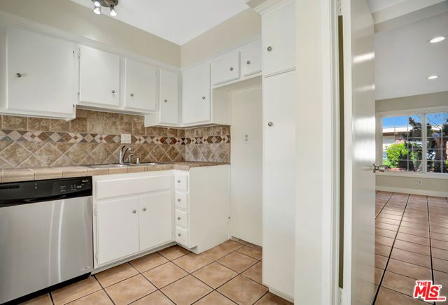 10065 De Soto Avenue 304, Chatsworth (los Angeles), CA 91311