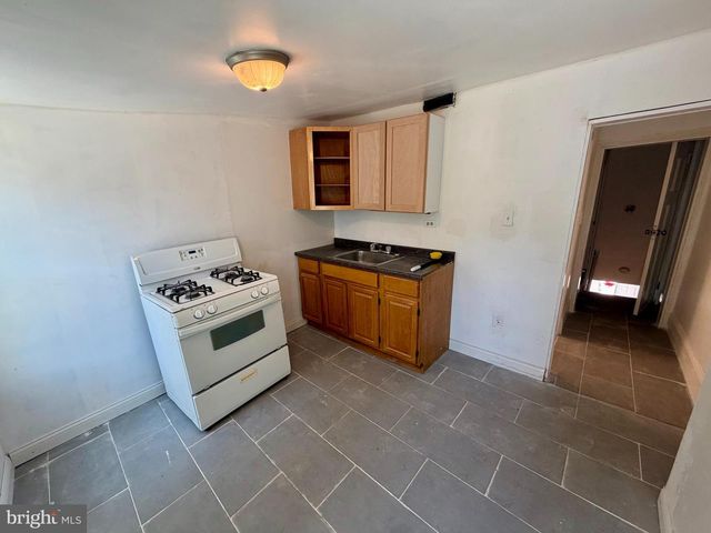 2223 N HOWARD ST, Philadelphia, PA 19133