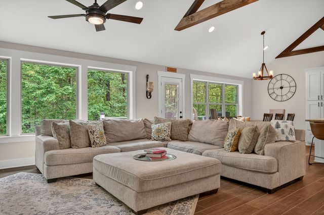 143 Swiper Dr, Smithville, TN 37166