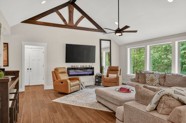 143 Swiper Dr, Smithville, TN 37166