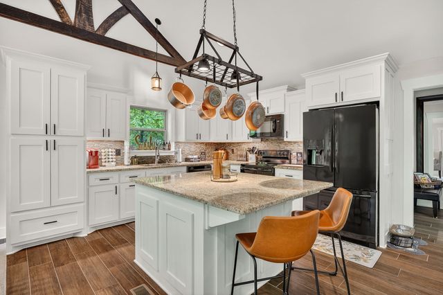 143 Swiper Dr, Smithville, TN 37166