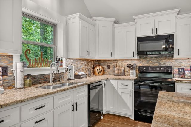 143 Swiper Dr, Smithville, TN 37166