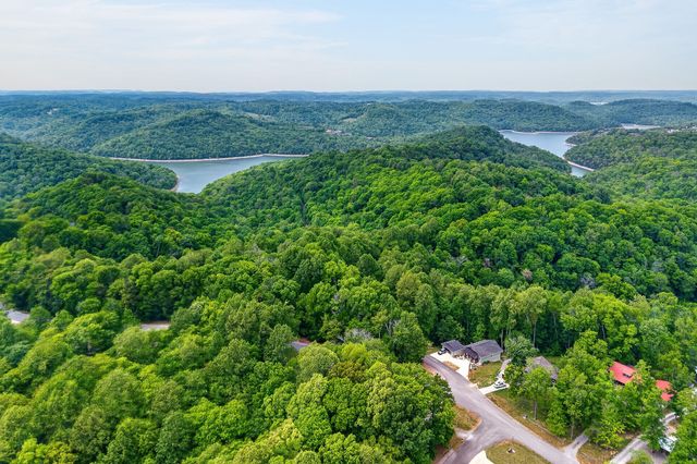 143 Swiper Dr, Smithville, TN 37166