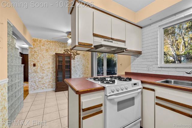 48263 Bluebird Drive, Shelby Charter Township, MI 48317