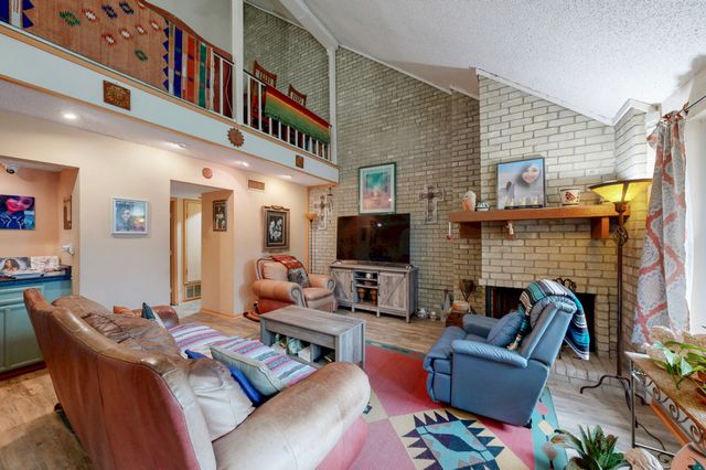 2027 Embassy Way, Carrollton, TX 75006
