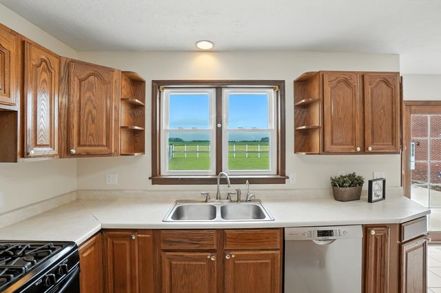 6694 Brooks Miller Road, Circleville, OH 43113