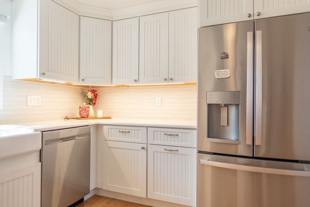 15 Mulford St, Yarmouth, MA 02664