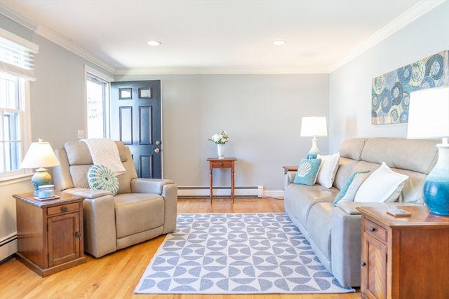 15 Mulford St, Yarmouth, MA 02664