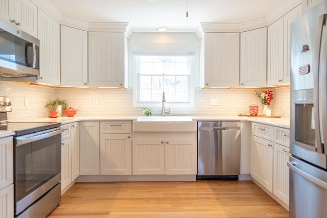 15 Mulford St, Yarmouth, MA 02664