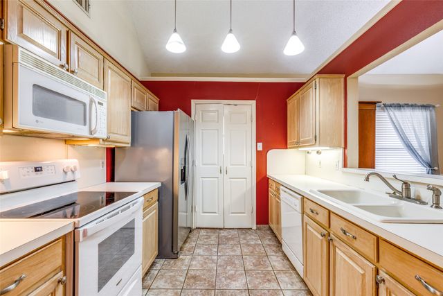 1527 Ranchview Lane, Carrollton, TX 75007