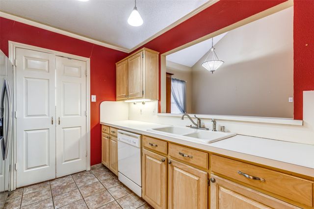 1527 Ranchview Lane, Carrollton, TX 75007