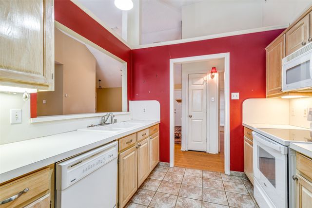 1527 Ranchview Lane, Carrollton, TX 75007