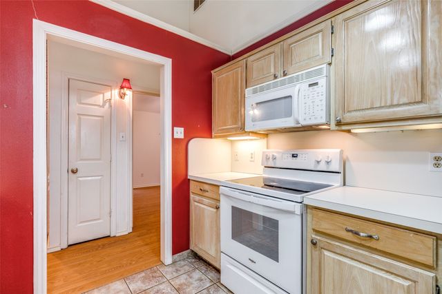 1527 Ranchview Lane, Carrollton, TX 75007