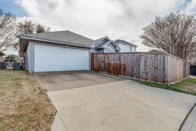 1527 Ranchview Lane, Carrollton, TX 75007