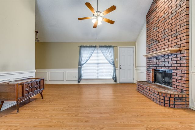 1527 Ranchview Lane, Carrollton, TX 75007