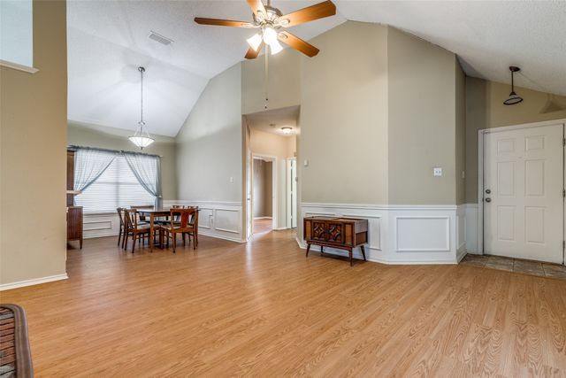 1527 Ranchview Lane, Carrollton, TX 75007