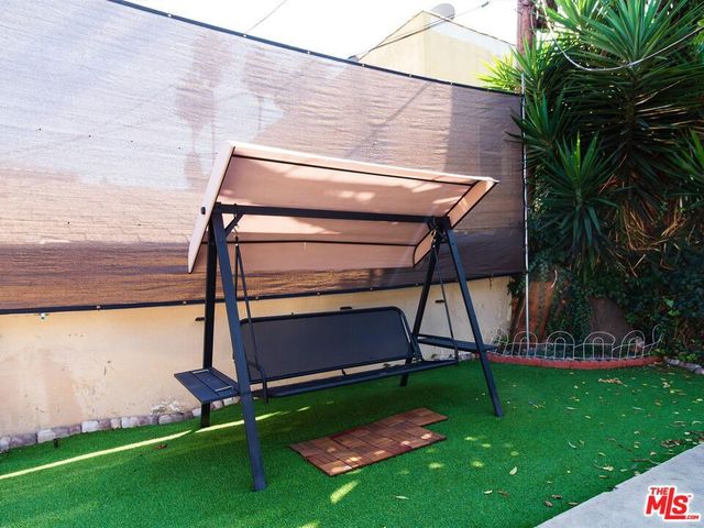 138 S Madison Avenue, Los Angeles, CA 90004