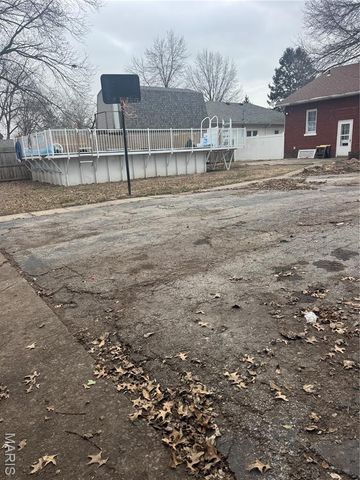 919 W Henry Street, Staunton, IL 62088