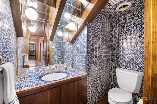 1049 Allen Avenue, New Braunfels, TX 78130