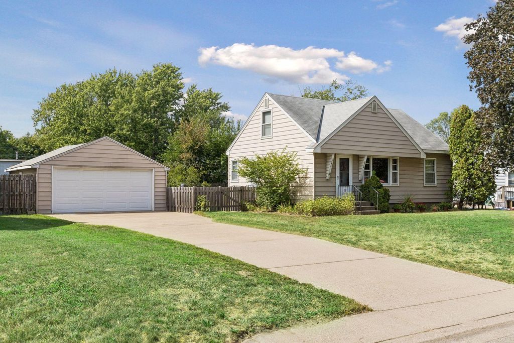 2578 17th Avenue NW, New Brighton, MN 55112