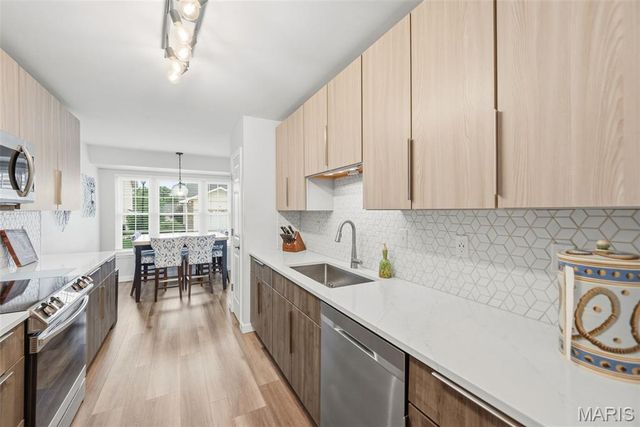 48 Rue De Paix 39, Lake St Louis, MO 63367