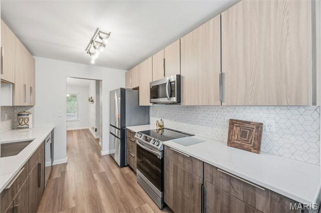 48 Rue De Paix 39, Lake St Louis, MO 63367