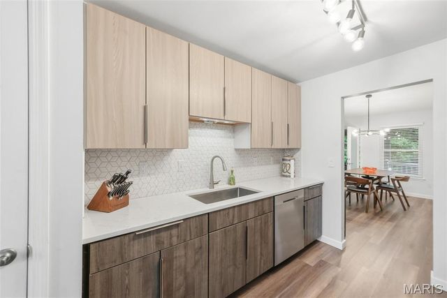 48 Rue De Paix 39, Lake St Louis, MO 63367