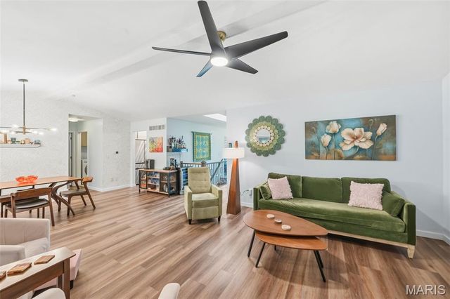 48 Rue De Paix 39, Lake St Louis, MO 63367