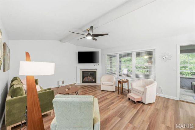 48 Rue De Paix 39, Lake St Louis, MO 63367
