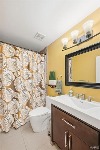 48 Rue De Paix 39, Lake St Louis, MO 63367