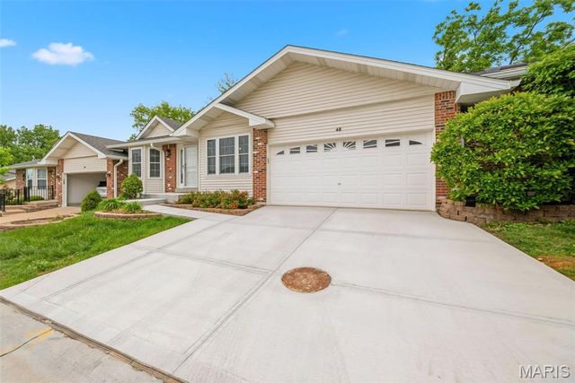 48 Rue De Paix 39, Lake St Louis, MO 63367