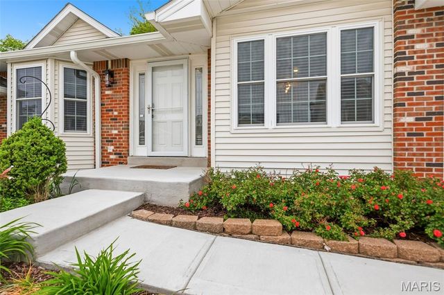 48 Rue De Paix 39, Lake St Louis, MO 63367