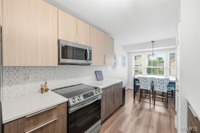 48 Rue De Paix 39, Lake St Louis, MO 63367
