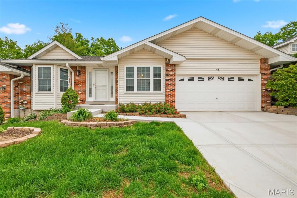 48 Rue De Paix 39, Lake St Louis, MO 63367
