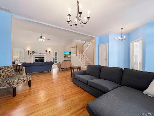 36 Horseshoe Path, Pawling, NY 12564