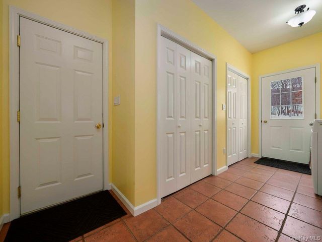 36 Horseshoe Path, Pawling, NY 12564