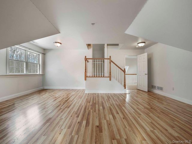 36 Horseshoe Path, Pawling, NY 12564