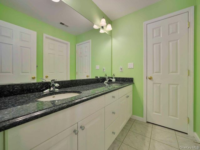 36 Horseshoe Path, Pawling, NY 12564