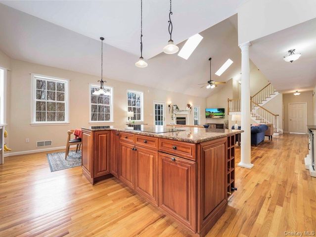 36 Horseshoe Path, Pawling, NY 12564