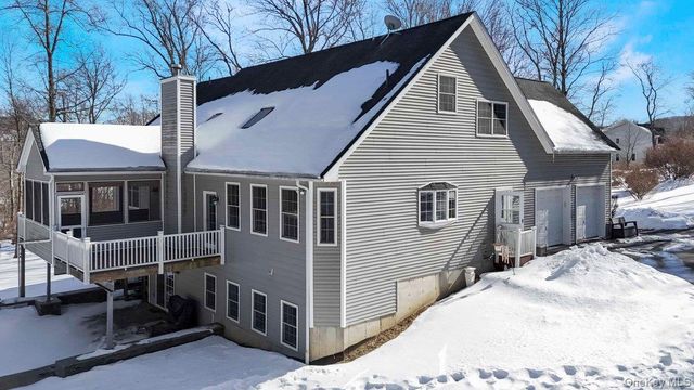 36 Horseshoe Path, Pawling, NY 12564