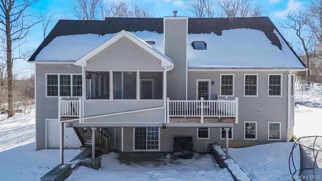 36 Horseshoe Path, Pawling, NY 12564