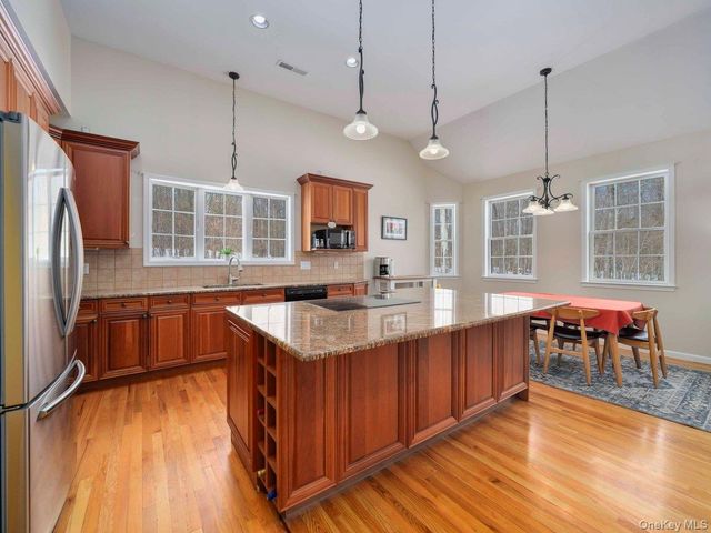 36 Horseshoe Path, Pawling, NY 12564