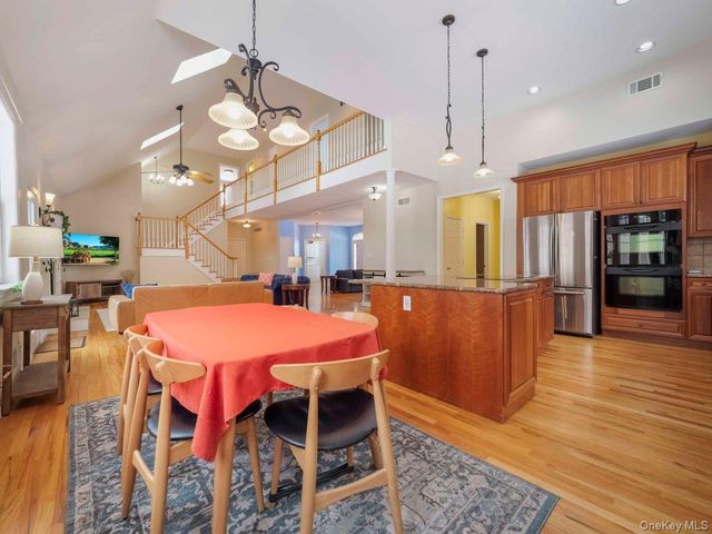 36 Horseshoe Path, Pawling, NY 12564