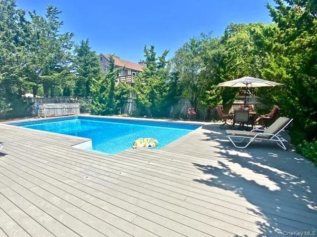 16 Osceola Lane, Southampton, NY 11968