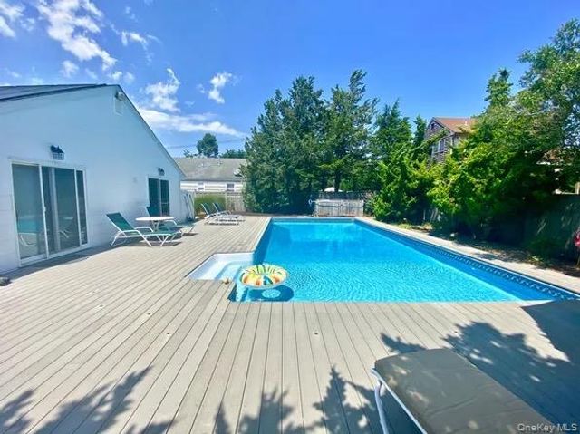 16 Osceola Lane, Southampton, NY 11968